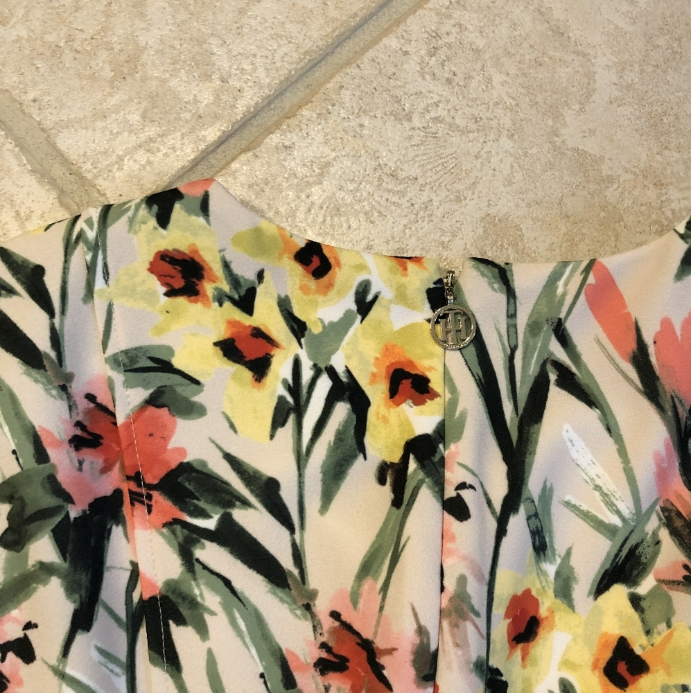 Dress - Picture 5 of 5